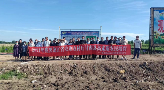(甘南县实训基地合影)
