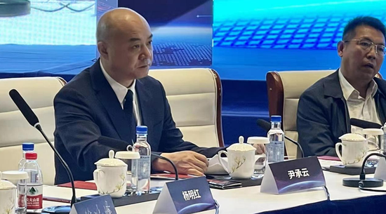 五常市委书记尹承云参加会议,并代表中国稻香米集群品牌进行发言.