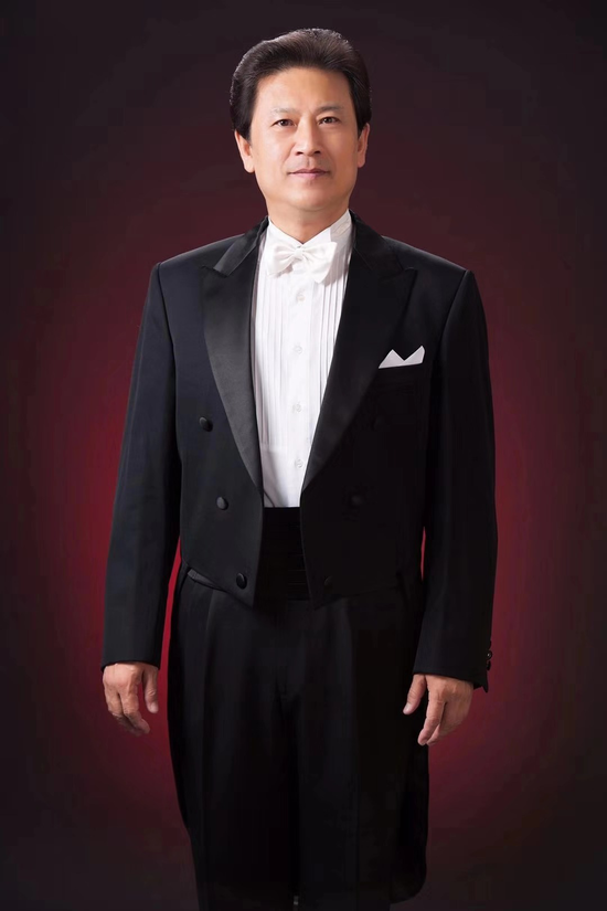 崔杰夫,男高音歌唱家,毕业于意大利歌剧研究院,获歌剧美声唱法演唱与