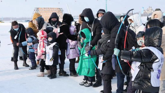 奔跑吧·少年2023-2024年黑龙江省青少年冰雪运动会冰雪障碍赛开赛