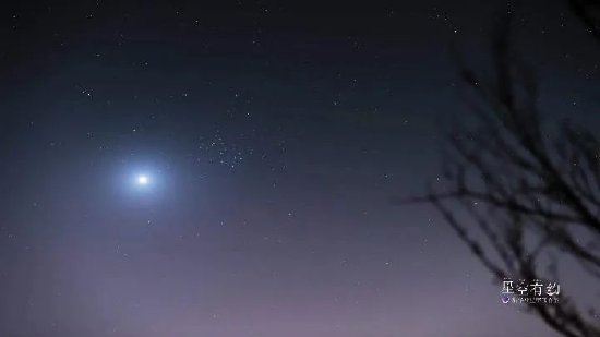 北京星空摄影爱好者浦石2023年4月10日在北京十三陵拍摄的明亮金星。