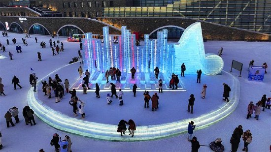 “冰雪+科技”解锁新景观｜哈尔滨冰雪大世界＂奏响＂浪漫冬日里的钢琴曲