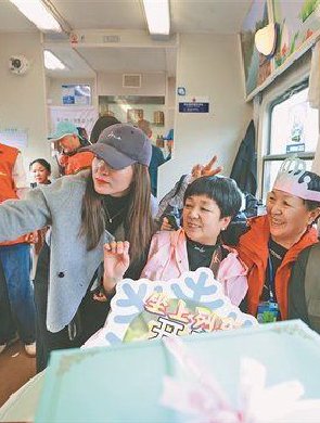 “银发旅游列车”拉动消费升级