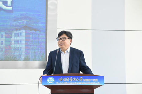 大赛副裁判长,哈医大二院外科教研室主任闫景龙教授进行点评