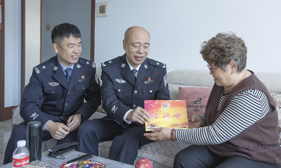 哈尔滨铁路公安局多种形式开展烈士纪念日活动