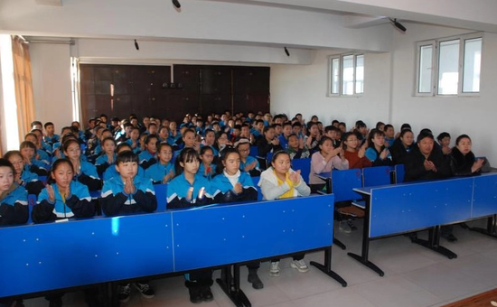 巴彦县兴隆二中举行抗美援朝老英雄李玉安事迹报告会