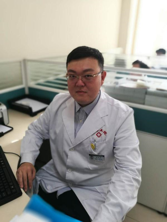 哈尔滨市第五医院骨研所副所长,运动医学科医学博士万大千