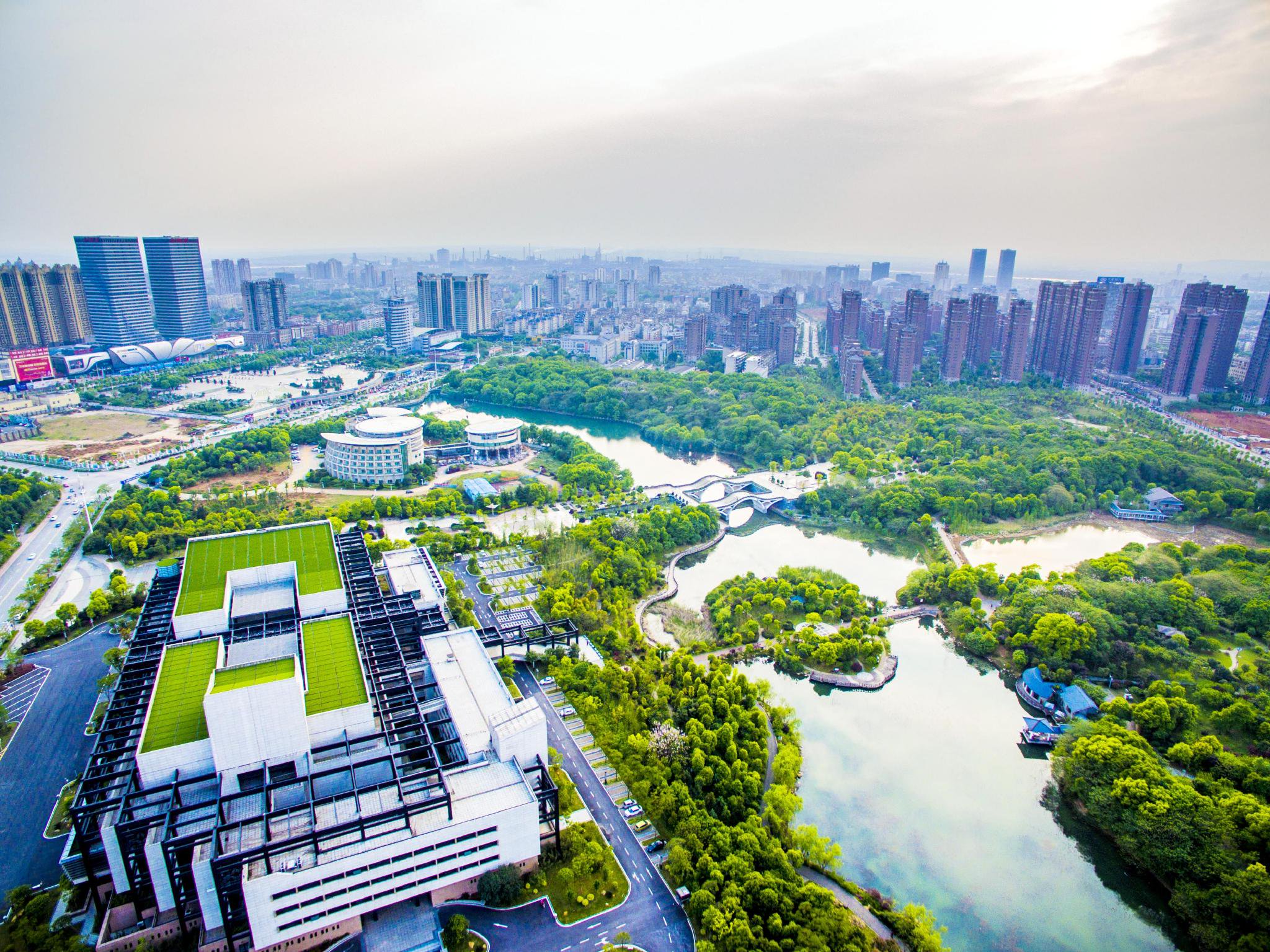 “十八总·湘江图”首批商户进场装修