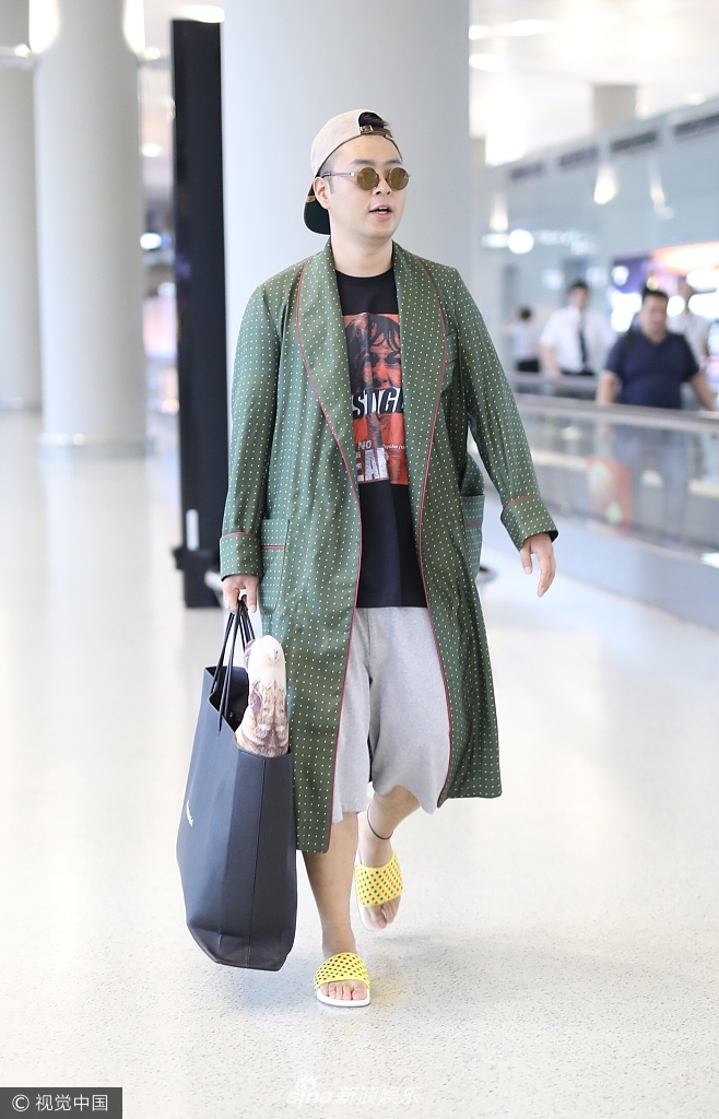 杜海涛时尚style 睡衣搭拖鞋彰显个性