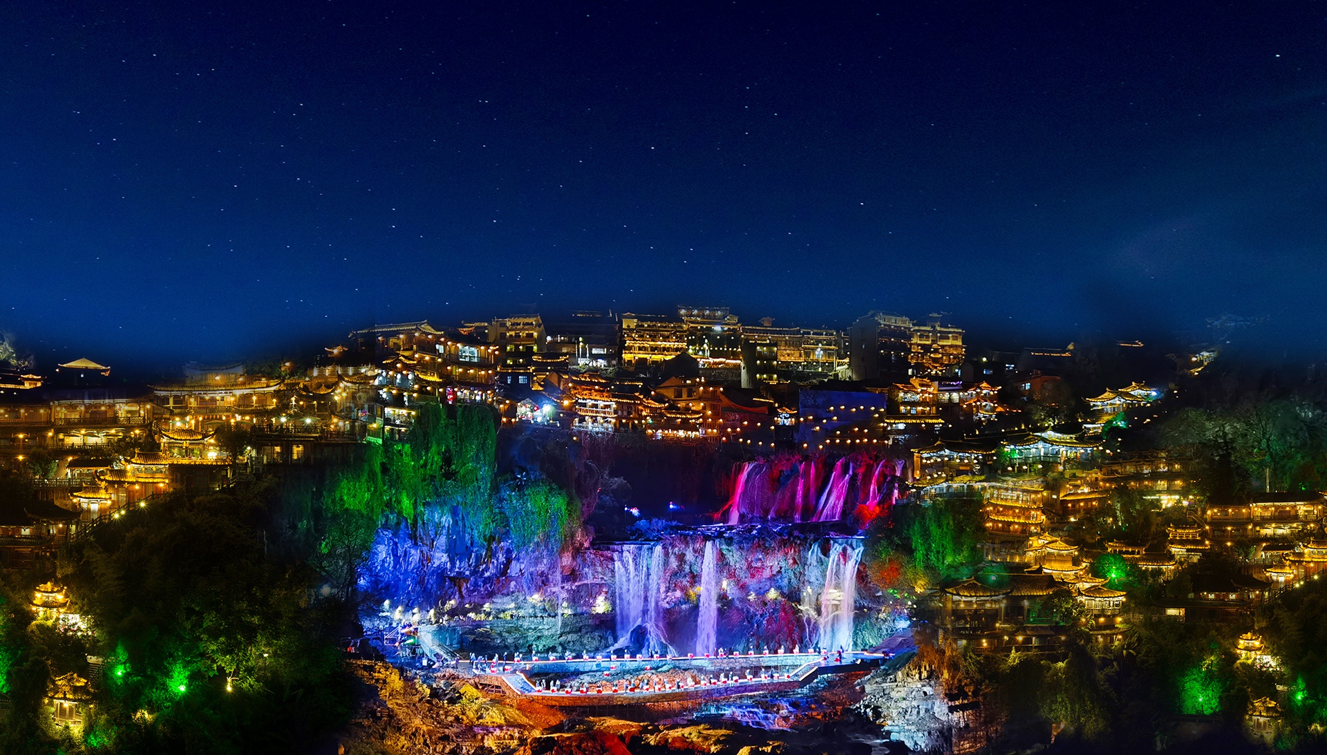 芙蓉镇夜景及山水瀑布实景舞台