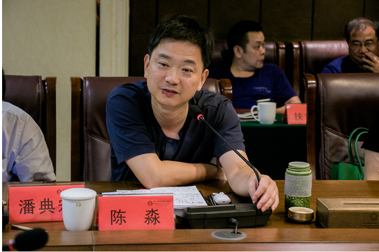 平江县常委,常务副县长陈淼发言.