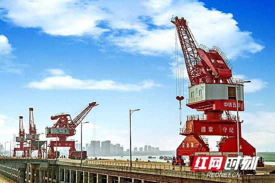 德山港千吨级码头.照片来源:常德市人民政府新闻办公室.