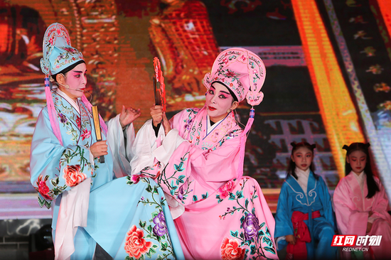 临武特色祁剧《十八相送》.