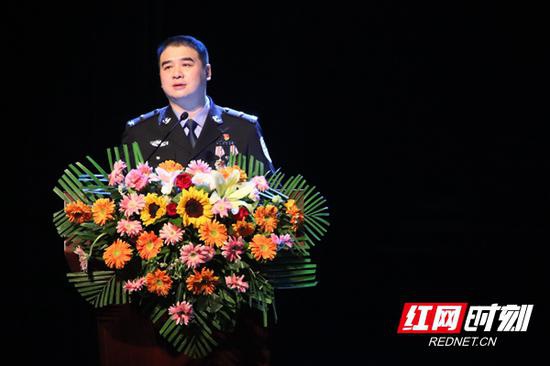 衡阳市公安局刑侦支队四大队副大队长李江讲述他的故事.