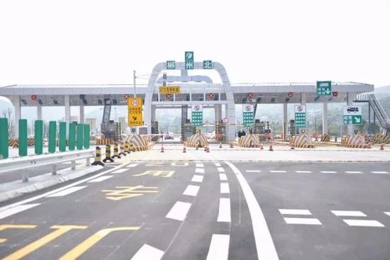 郴州北收费站位于g4京港澳高速k1775 460m处,地处郴州市苏仙区许家洞