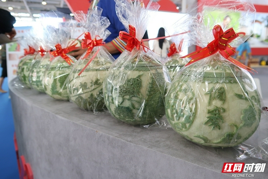 怀化靖州雕花蜜饯作品展示.苏航平/摄