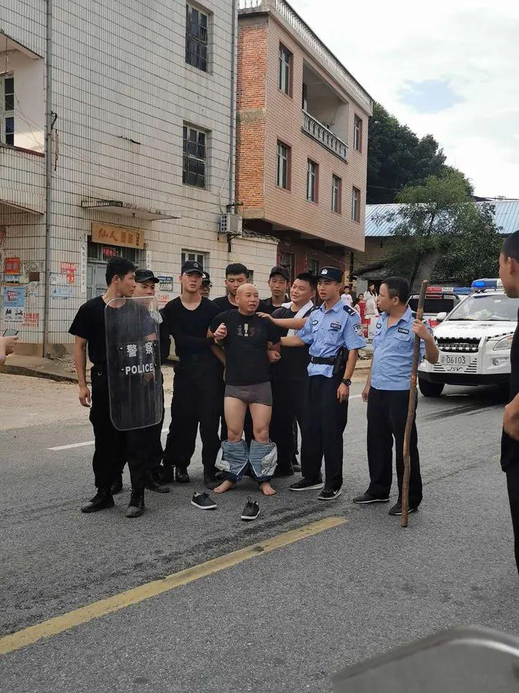 数千名武警,警察,民兵经过连续数日地毯式搜捕,16日下午在乐安县222