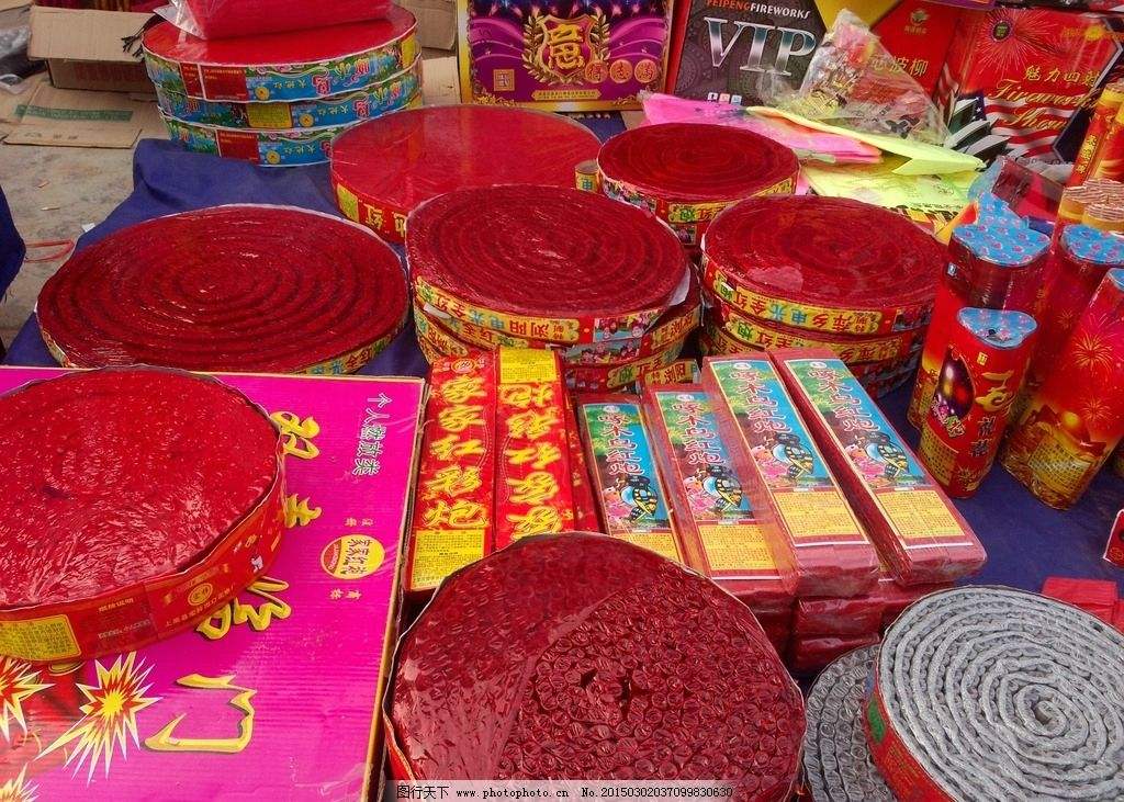 长沙城区清查烟花爆竹店 过期8年烟花仍在售卖