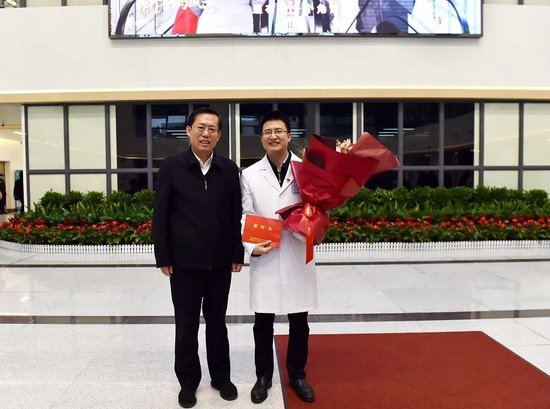 王一鸥走访慰问联系服务的院士专家