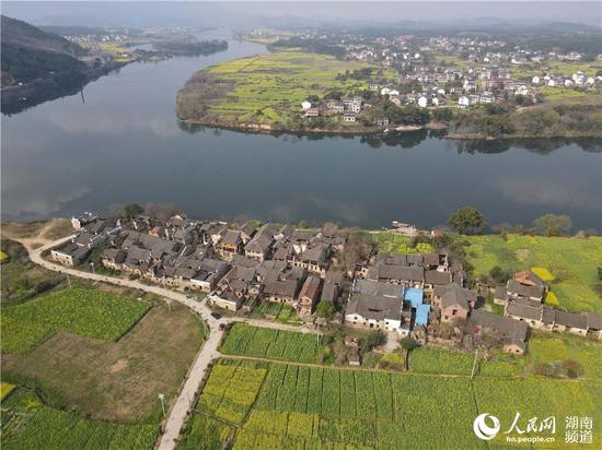 人民网衡东2月24日电(李芳森)湖南省衡阳市衡东县杨林镇,湘江主要支流