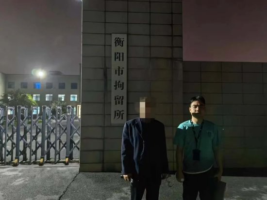 3月30日,人民路派出所下沉民警雷毅与刑侦大队民警王秦豪,通过梳理