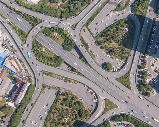 曙光路正式建成通车,给南二环沿线居民出行带来了极大便利.