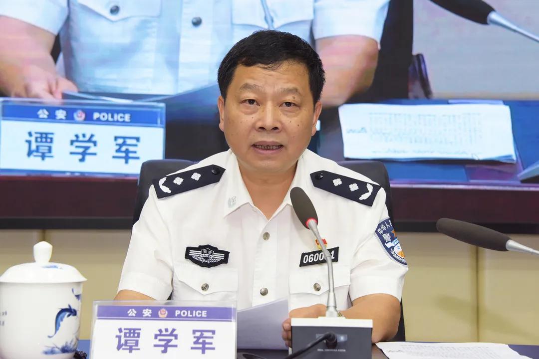 政治部主任朱建龙出席会议,党委委员,副局长朱邵武对机关充实基层