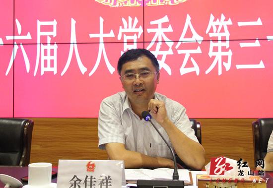 龙山县人大常委会议通过刘冬生为代理县长