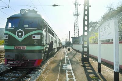 1,12月16日,京广铁路宜章县白石渡车站,8629/8630次列车停了半个小时