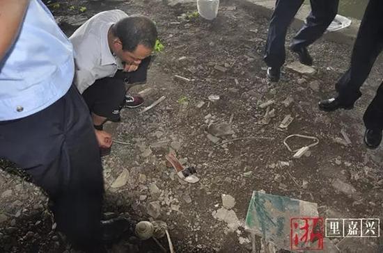 和可能的中心现场进行细致缜密的勘查,找寻可能与案件关联的蛛丝马迹