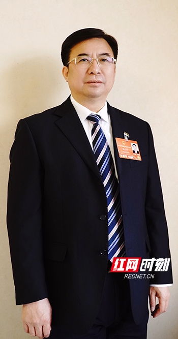 邹文辉打造优良营商环境建设中部地区材料谷