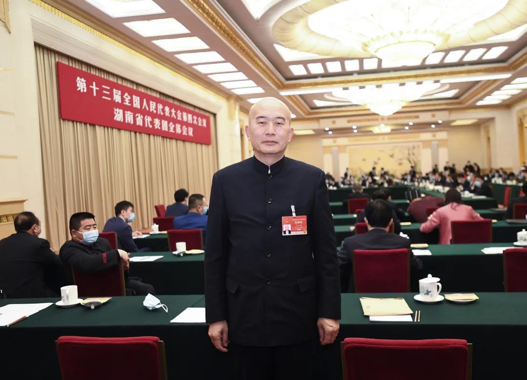 肩负使命再出发全国人大代表华润集团湖南区域工委书记丁小兵两会履职
