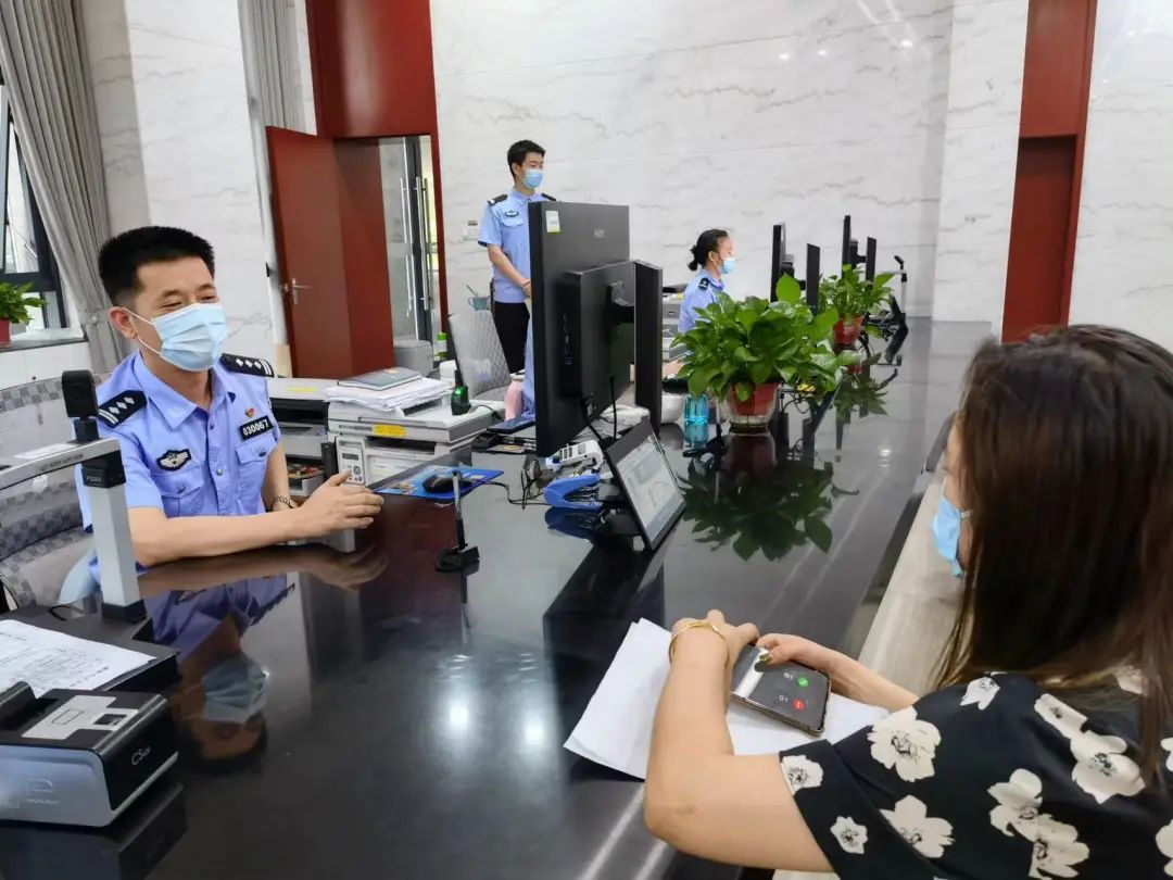 我为群众办实事正在醴陵市副市长罗飞虎在市民中心开展专题活动