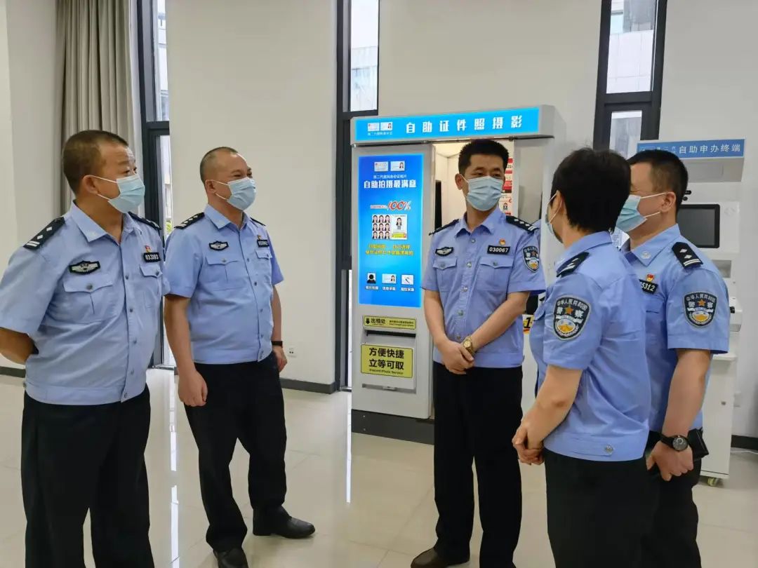 我为群众办实事正在醴陵市副市长罗飞虎在市民中心开展专题活动