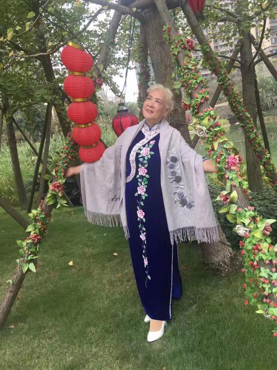 长沙七旬白发奶奶成旗袍走秀模特,曾和名模瞿颖的妈妈同台走秀