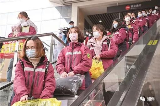 医疗队乘坐高铁到达武汉