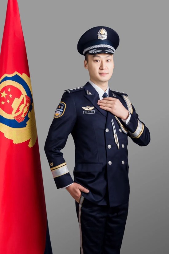 平安湖南长沙长沙民警夜跑时突然听到有人说警察正在找我