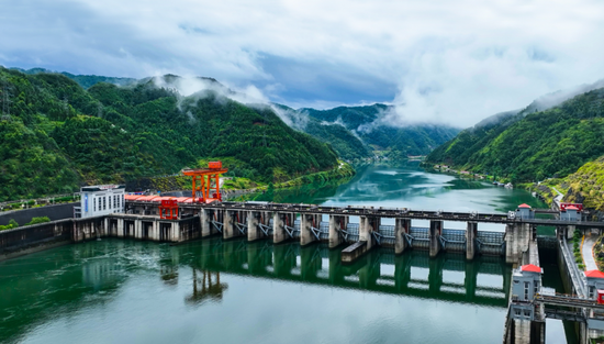 湘投能源铜湾水电站,位于湖南省怀化市中方县,沅水干流中游.