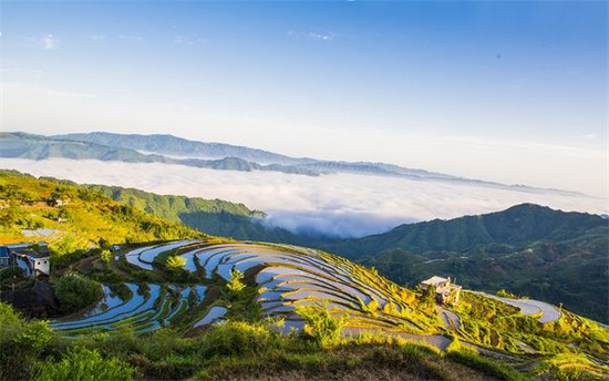 星空云舍:"星空云舍"就建在溆浦山背花瑶梯田之上,七栋独具特色的民宿