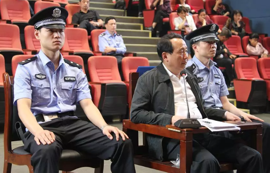 重磅反腐汨罗市委原书记白维国受贿案一审在岳阳公开开庭