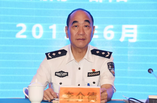 湖南省公安厅党委委员,副厅长李介德