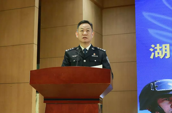 省公安厅党委副书记,常务副厅长,改革办主任袁友方出席会议并讲话