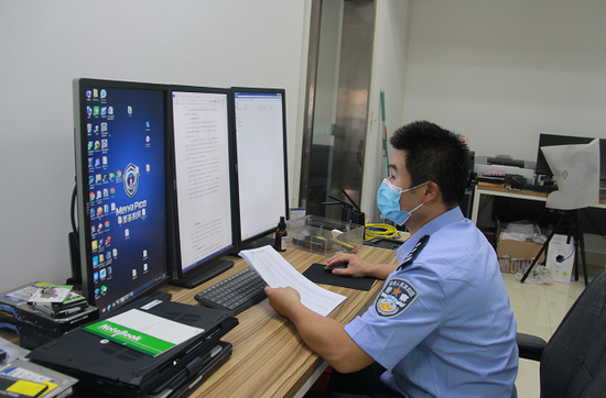 法制频道 > 正文  文明,是株洲市公安局刑侦支队刑科所的一名刑事技术