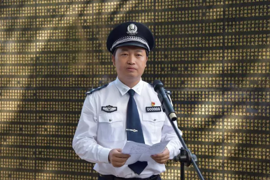 湖南省公安厅副厅长,政治部主任吴巨培