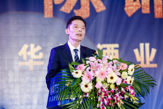 华泽酒业销售有限公司总经理陈锦鸿先生致辞