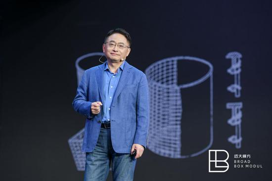 远大创始人,住工集团董事长张剑在现场对颠覆传统建房模式的全新产品