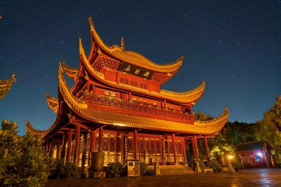 岳阳楼夜间开放 | 巴陵广场追落日,岳阳楼上挂满星