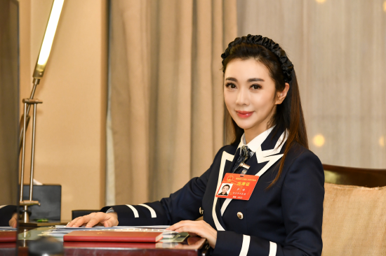 省人大代表,湖南咖啡之翼股份有限公司董事长 尹峰