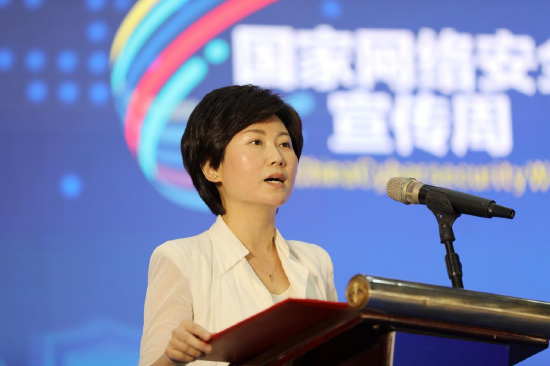 常德市武陵区委常委,宣传部长宋雨泓宣读《文明上网倡议书》