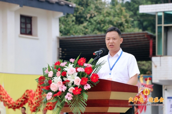 （衡东县委副书记伍松发布三樟黄贡椒丰收报告和介绍万吨黄贡椒窖池项目。）